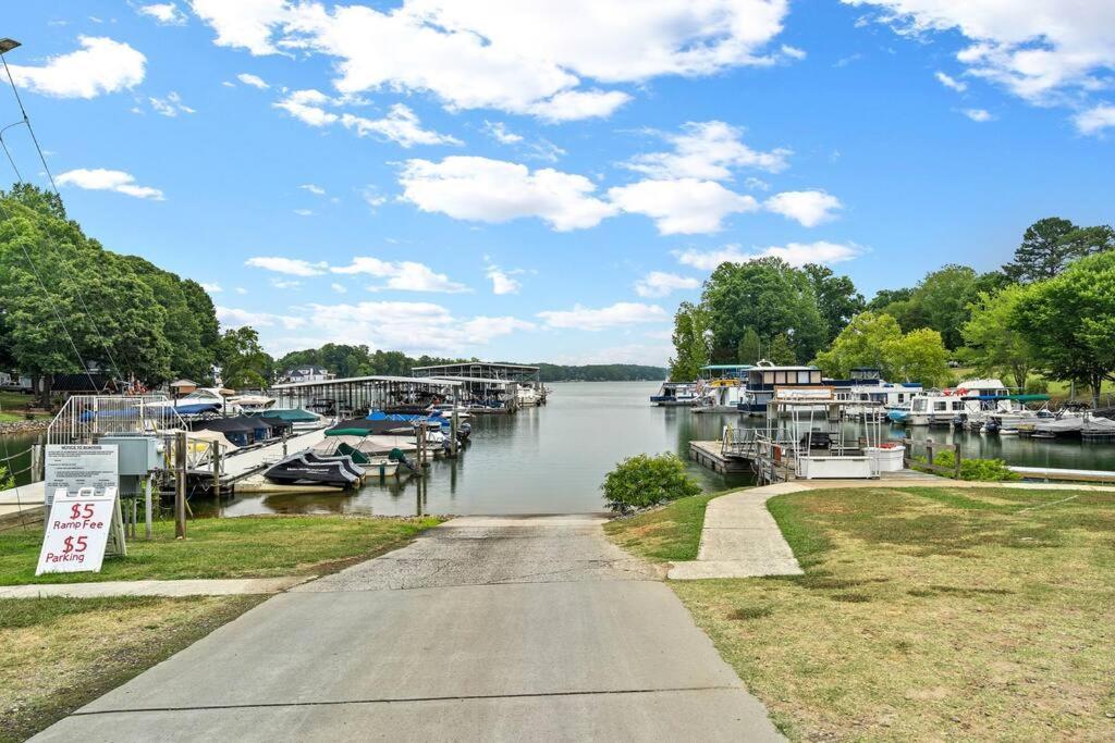 Cozy Lake Home - Jacuzzi King Bed Marina Access Mooresville Dış mekan fotoğraf